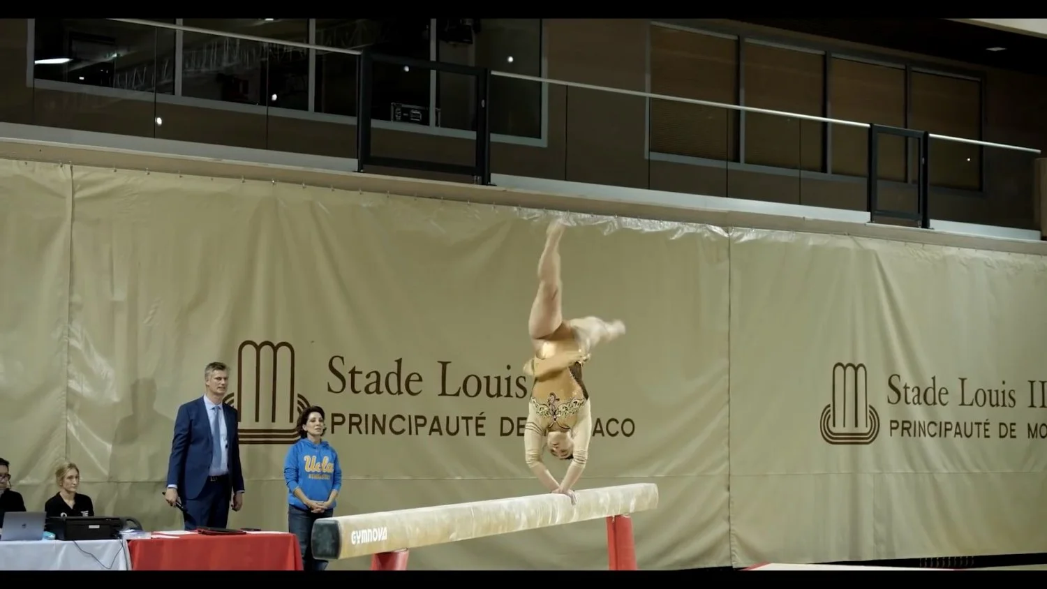 Katelyn Ohashi - ginasta viral deliciosa - capturas de tela. image 9