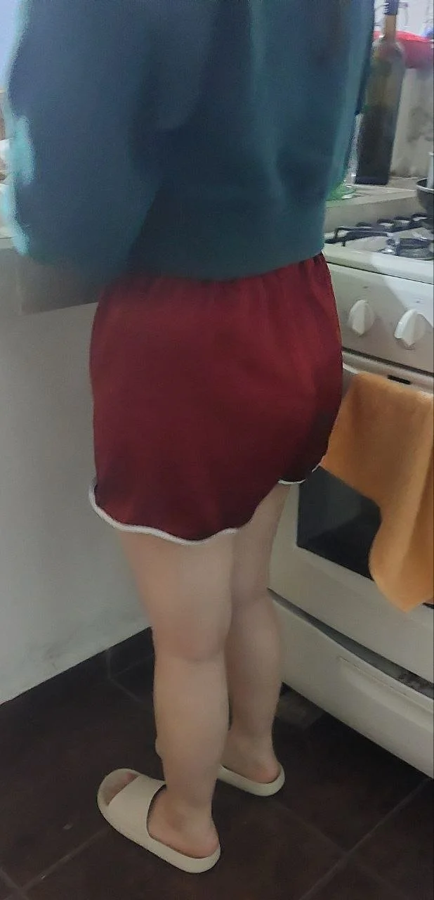 Deliciosas piernas sexys de puta main image