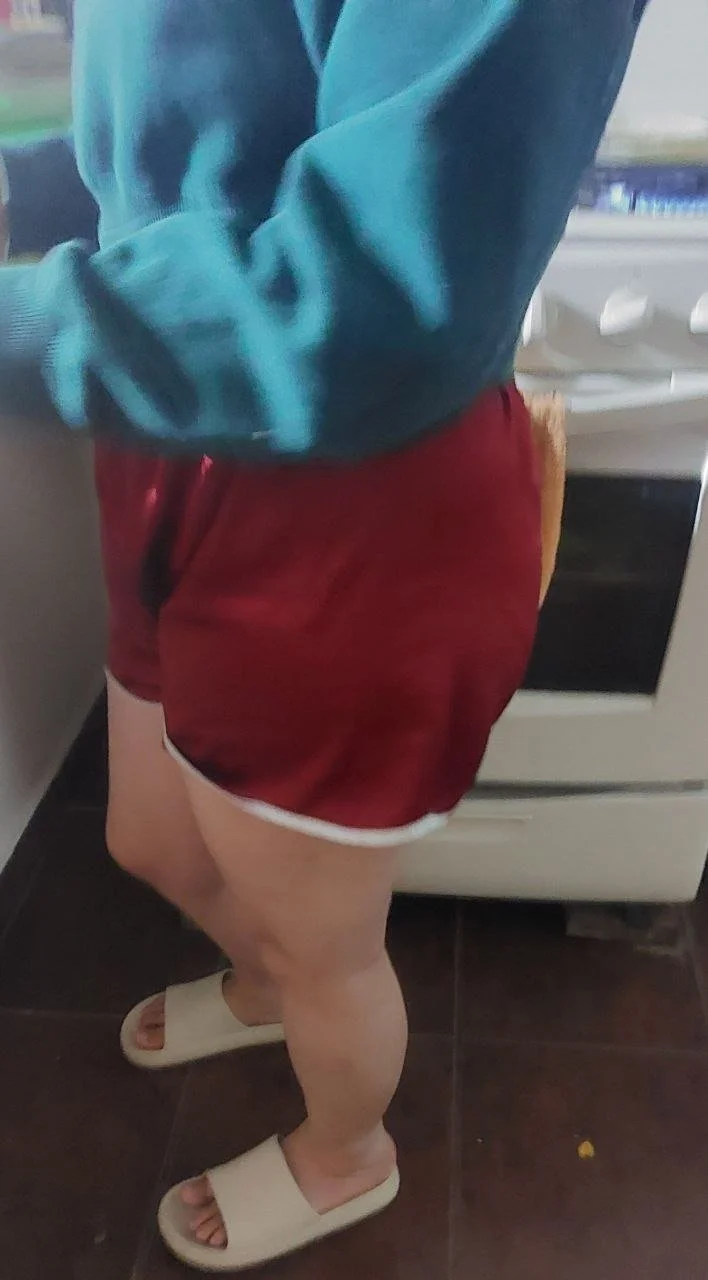 Deliciosas piernas sexys de puta image 3