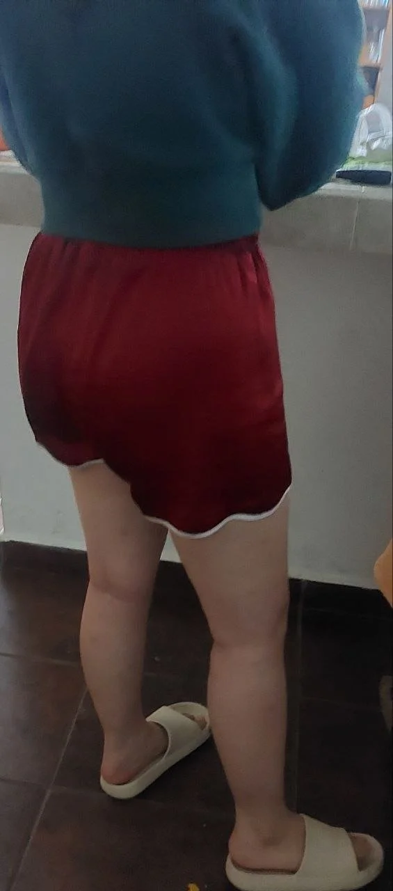 Deliciosas piernas sexys de puta image 4
