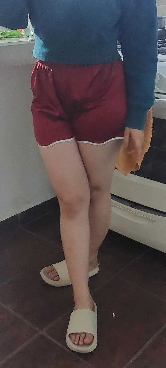 Deliciosas piernas sexys de puta image 6
