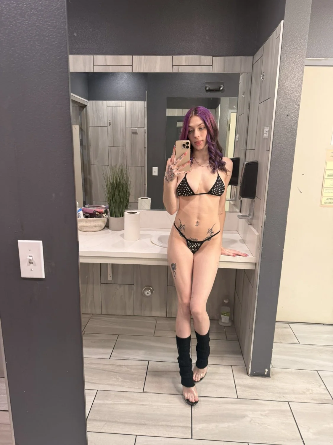 Nice soggy wet pregnant pussy image 10