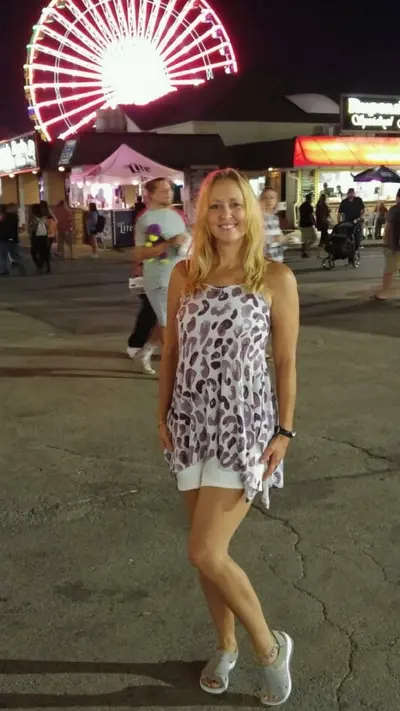 Cute mature blonde loves to fuck cover image