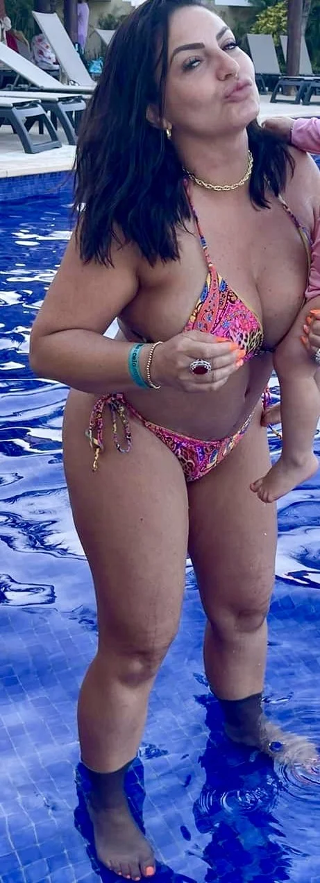 Busty Florida Latina milf Mafe Gordon image 38
