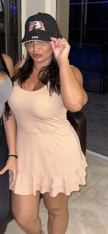 Busty Florida Latina milf Mafe Gordon image 39