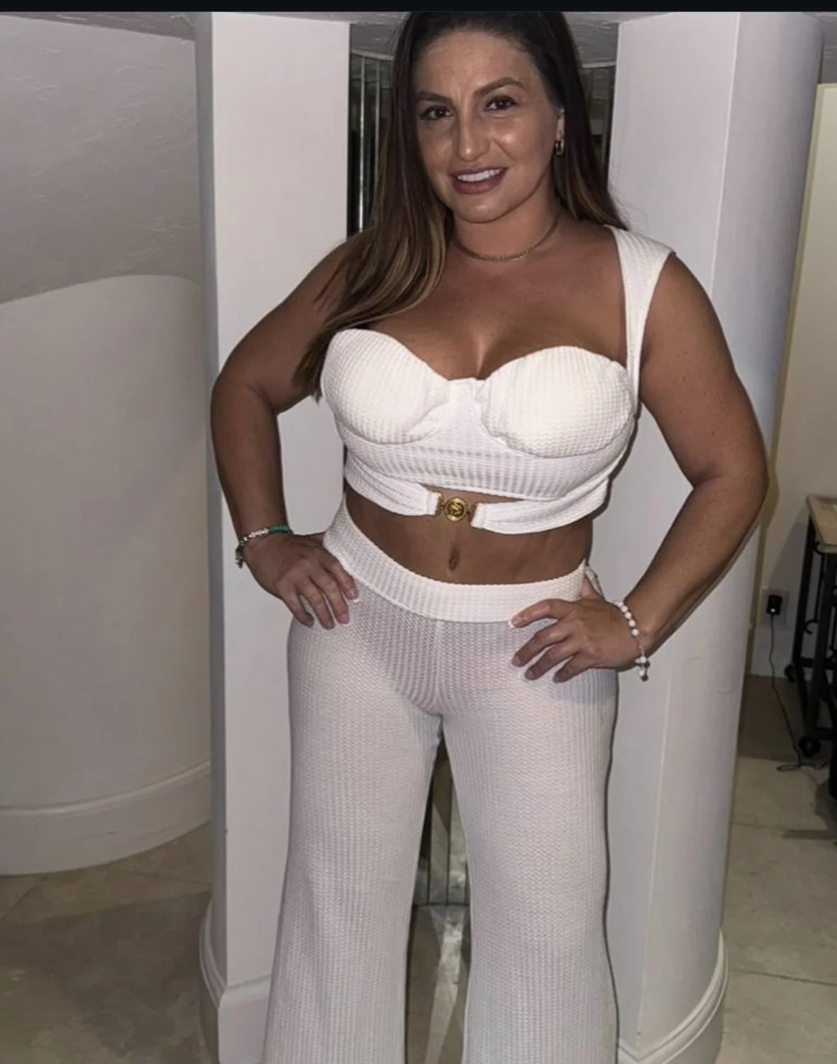 Busty Florida Latina milf Mafe Gordon image 6