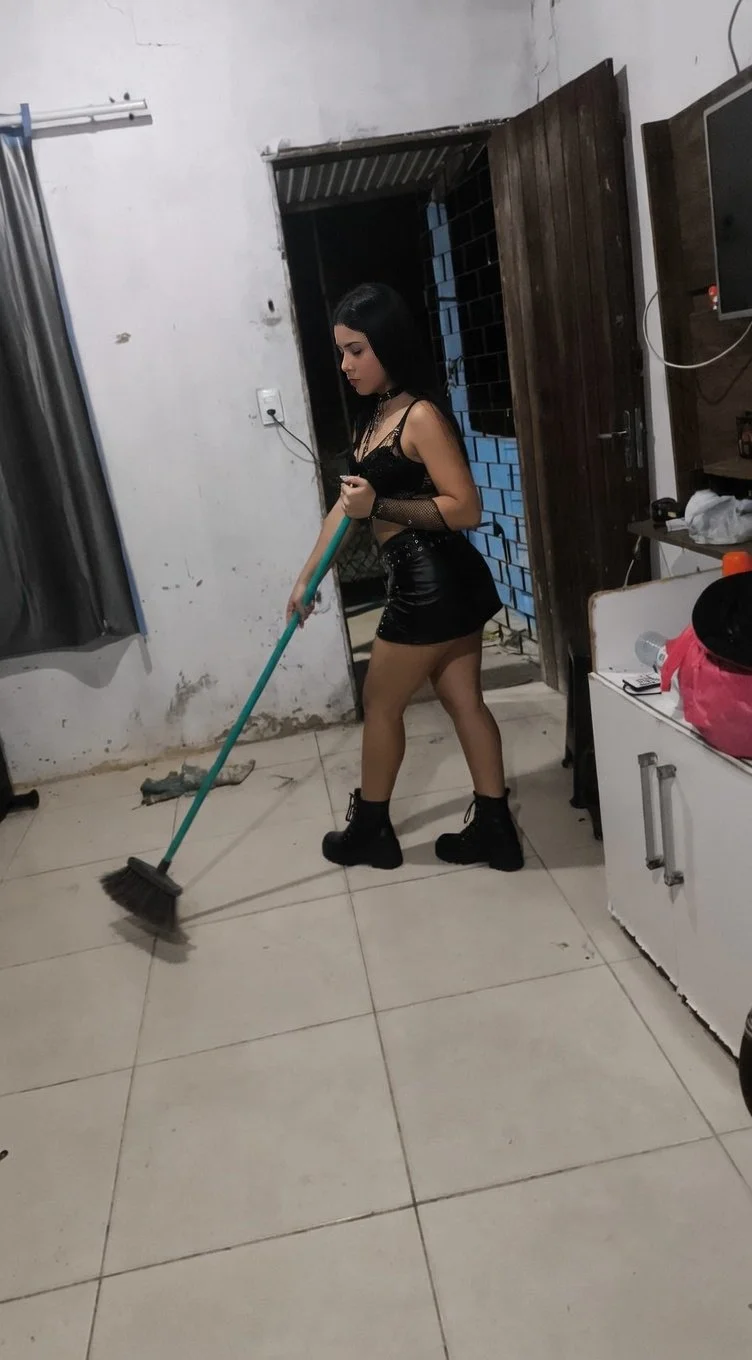 Honey girl double penetration image 2
