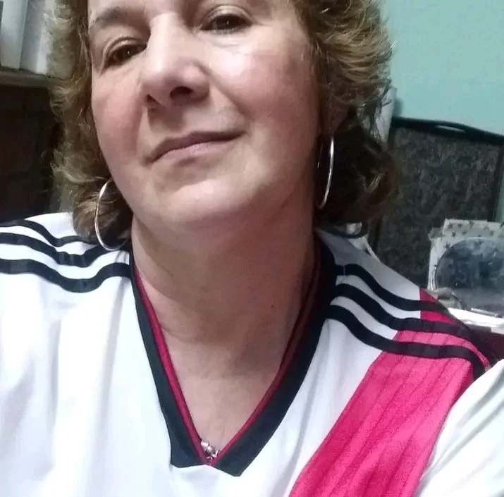Cecilia madura caliente image 15