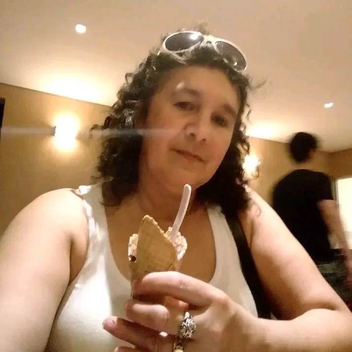Cecilia madura caliente image 6