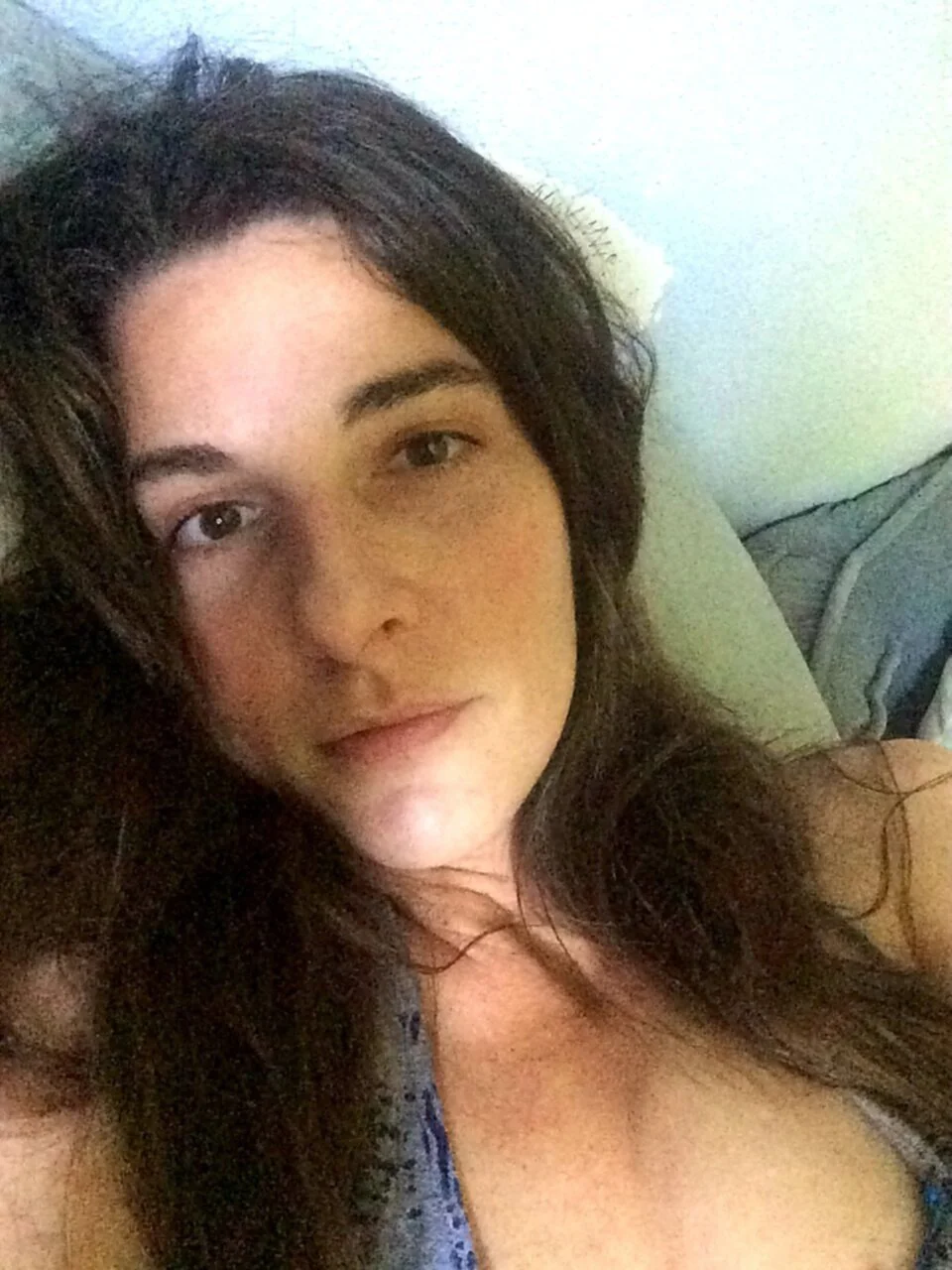 Trusting girlfriend on display for all to see image 3