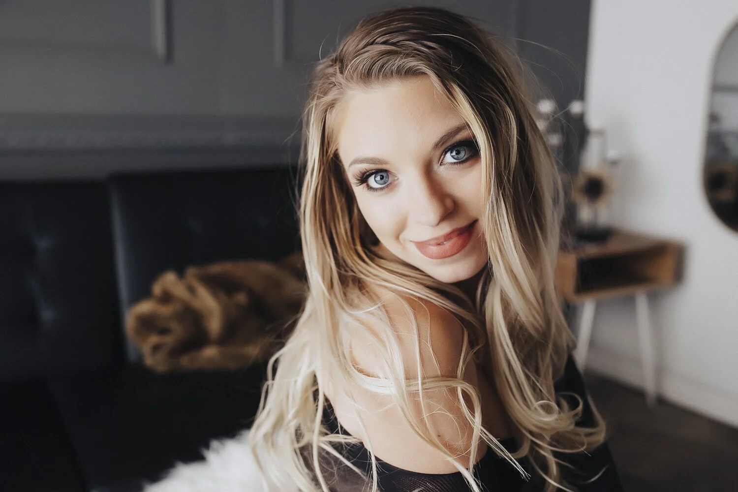 Bolt on blonde boudoir image 20