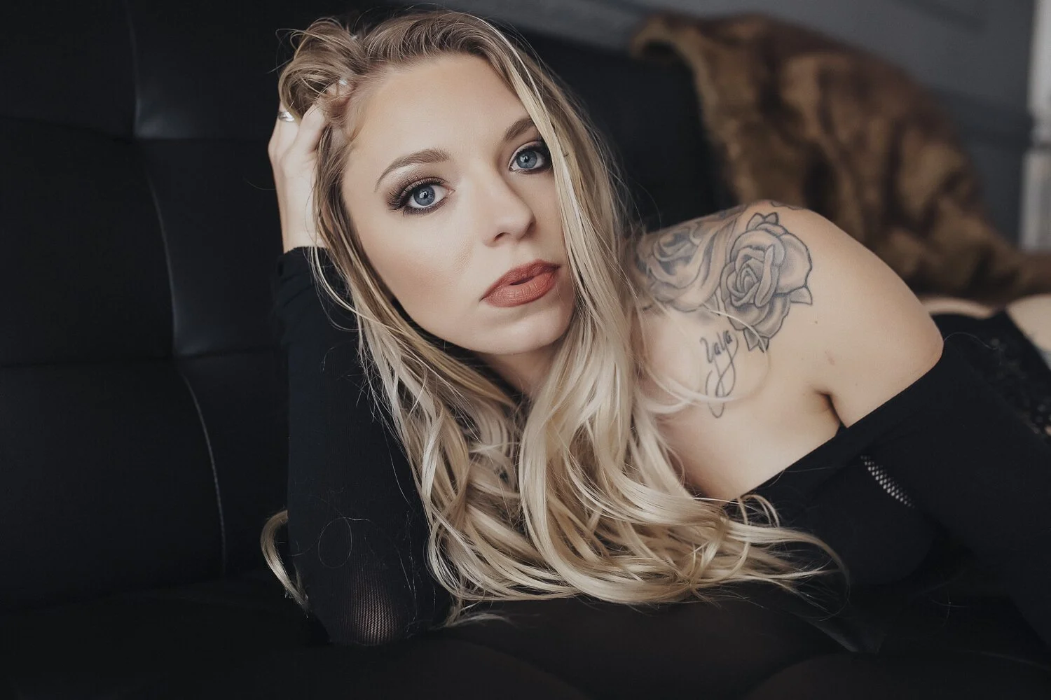 Bolt on blonde boudoir image 4