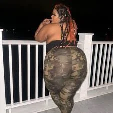 S3xY b1g bo0tY 3bony bBw !! image 2