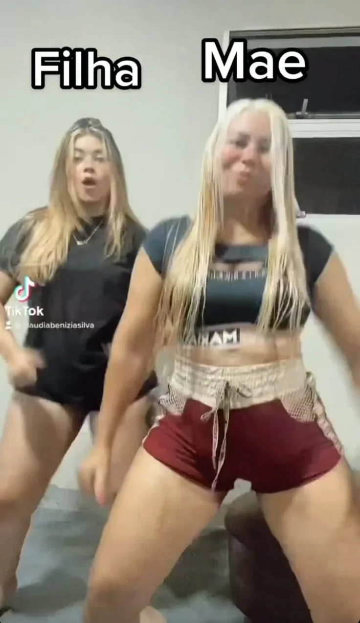 Mãe e Filha, coroa casada deliciosa com sua filha tesuda. image 17