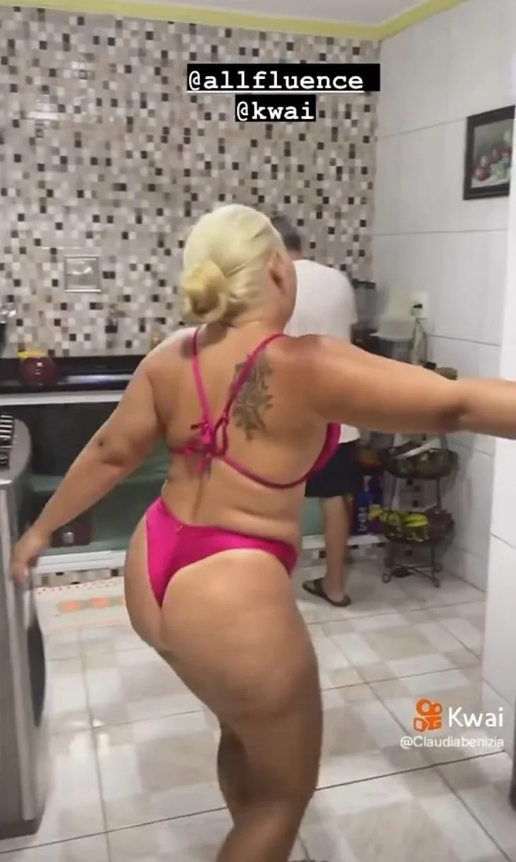 Mãe e Filha, coroa casada deliciosa com sua filha tesuda. image 30
