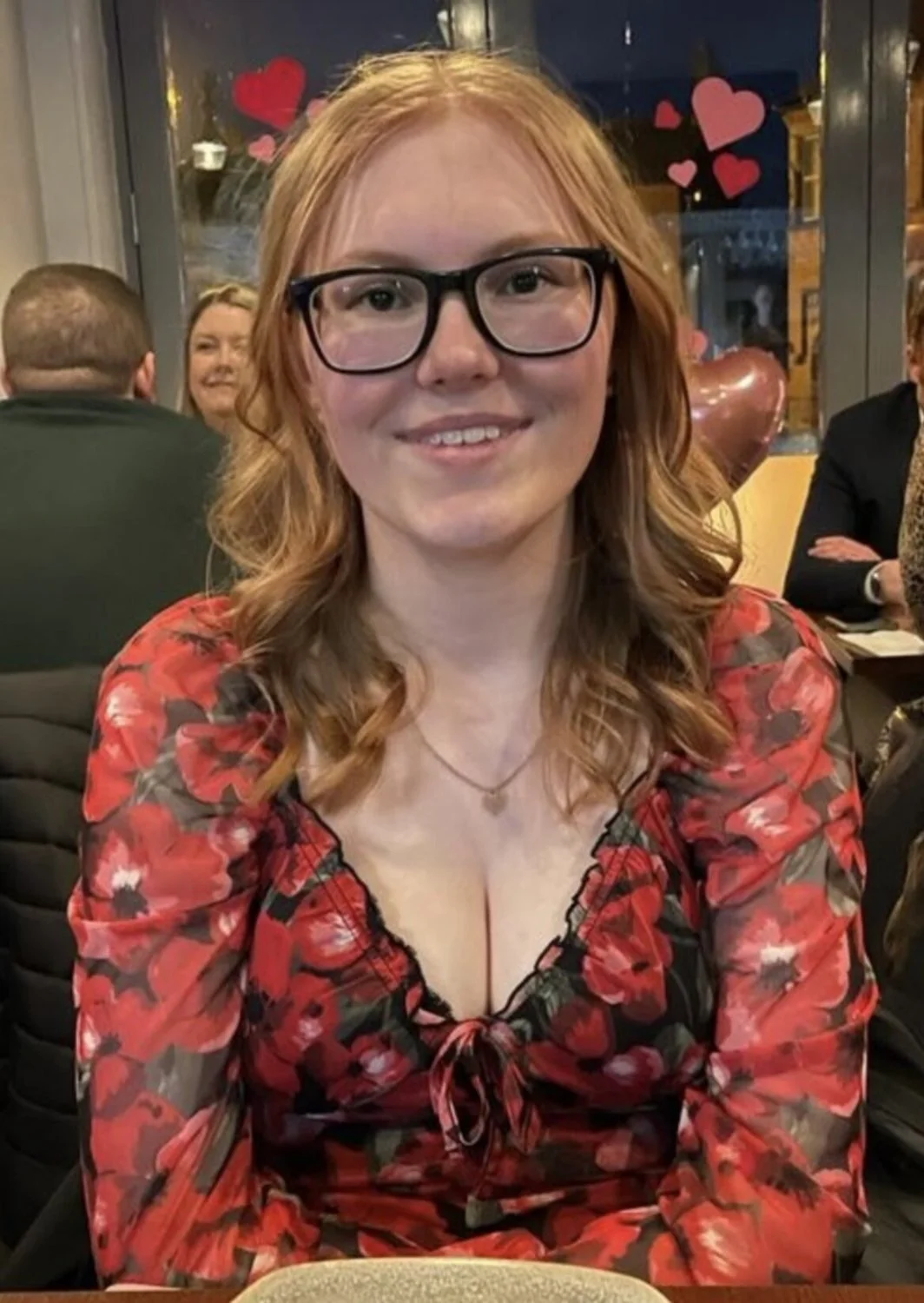 Abi Latina petite rubia blanquita culona porrista mamando verga rico image 3