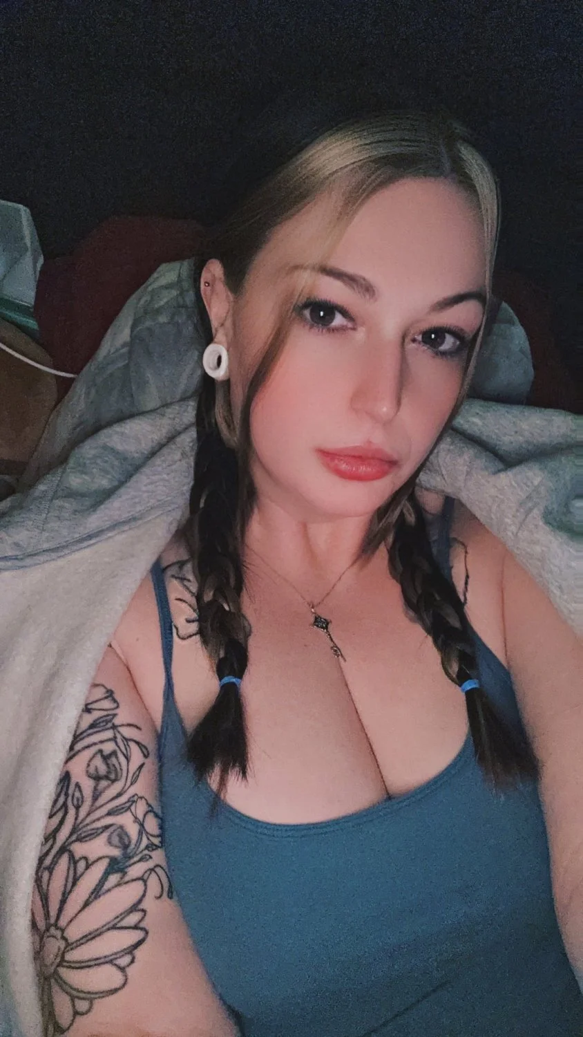 Can’t stop staring at my friend’s hot gf image 4