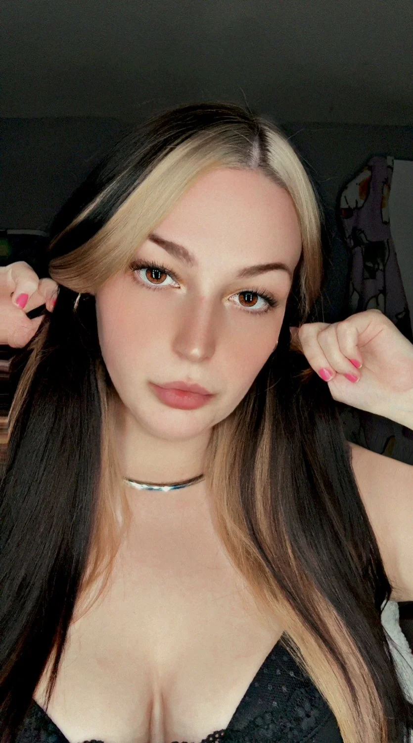 Can’t stop staring at my friend’s hot gf image 6