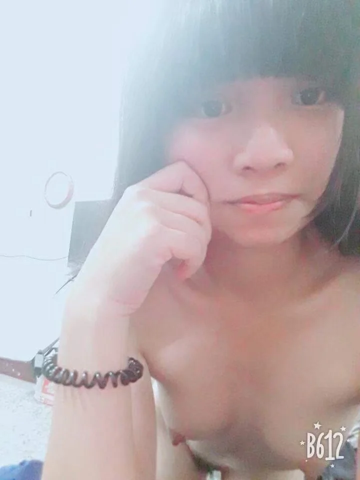 Taiwan female student Ding Fangcui image 2