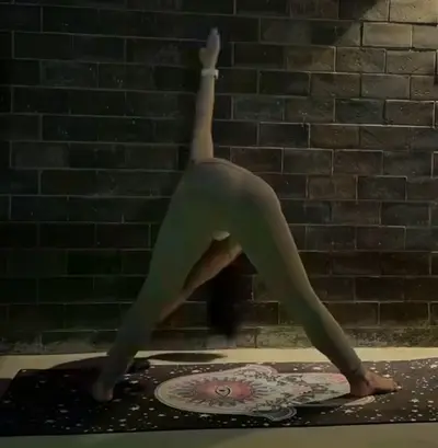 Larissa manoela - yoga cover image