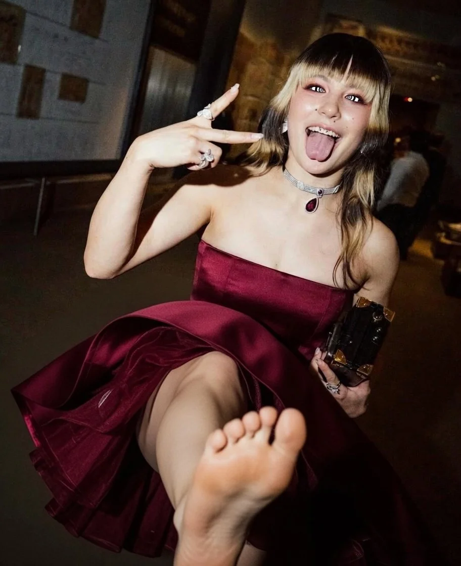 Alysa Liu feet image 2