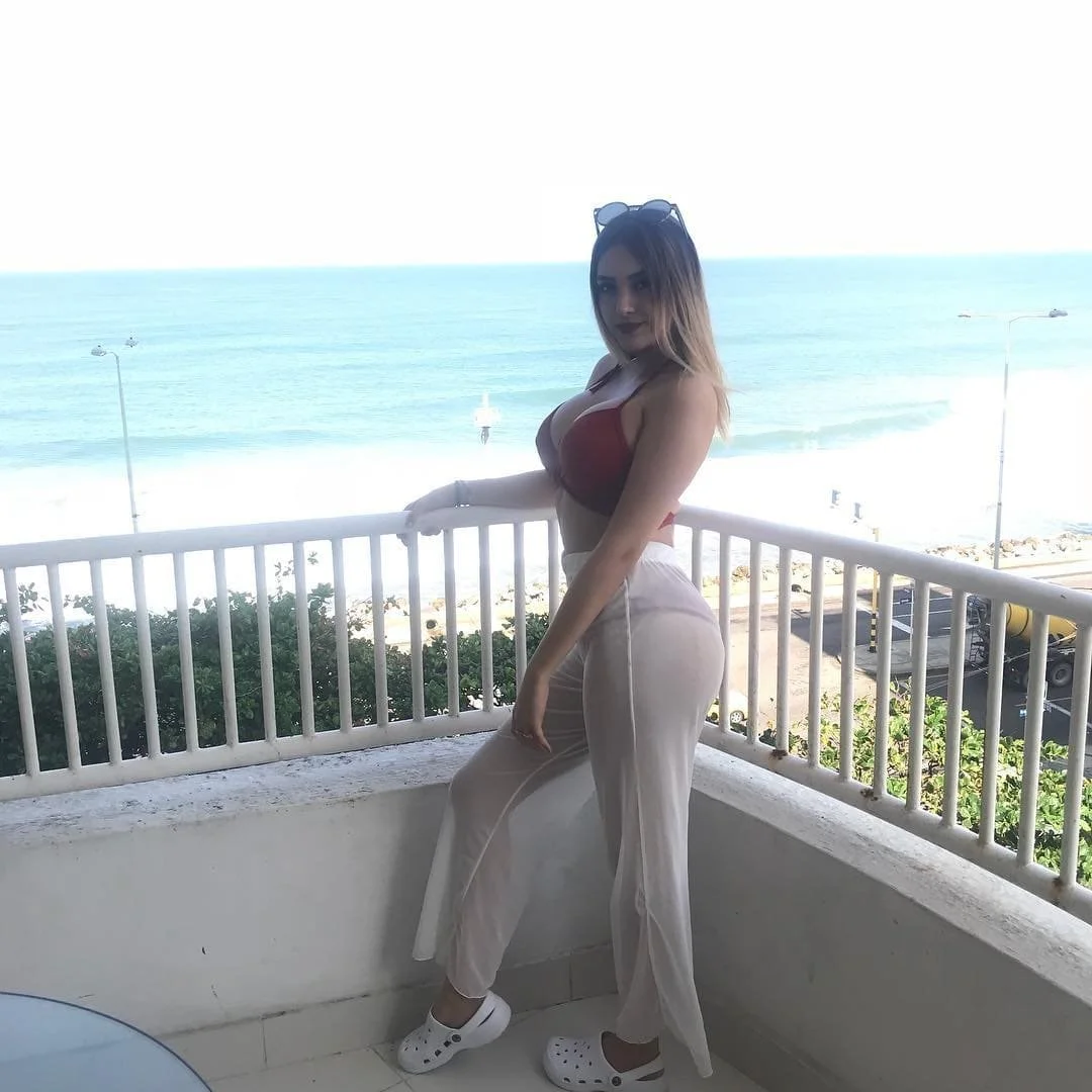 AriGameplays streamer mexicana culona image 8