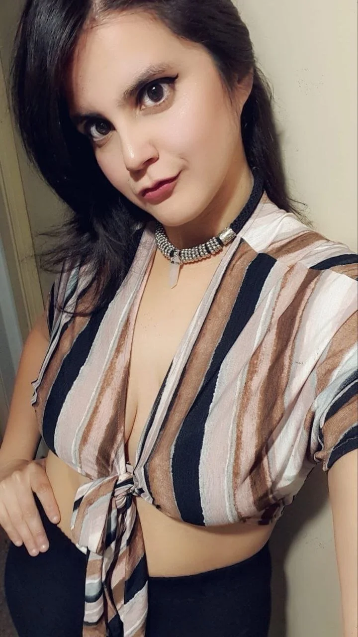 Ruby latina morocha madura culona cojiendo y mamando verga en el trabajo con su compañero infiel image 2