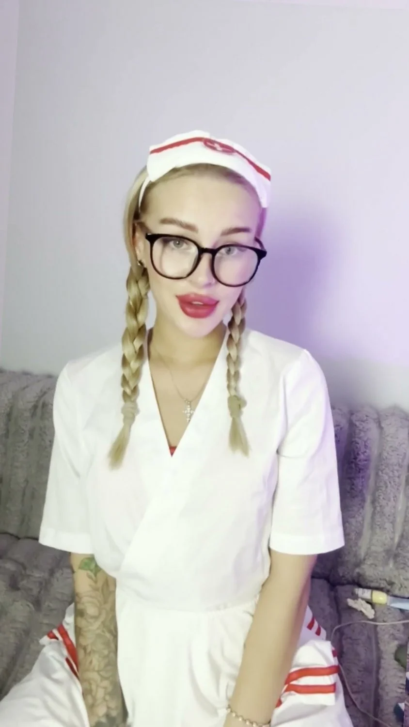 🔞 Sexy big ass petite pussy licking naked wet pussy 🍑💦 OF now image 5