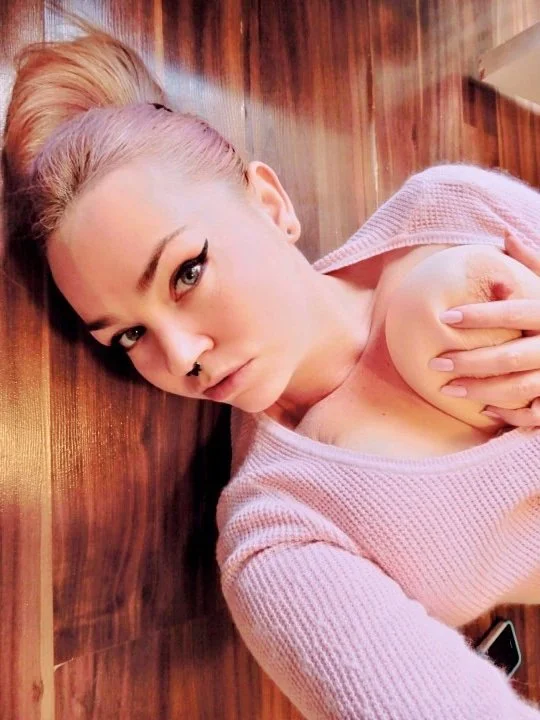 Laura Marie image 7