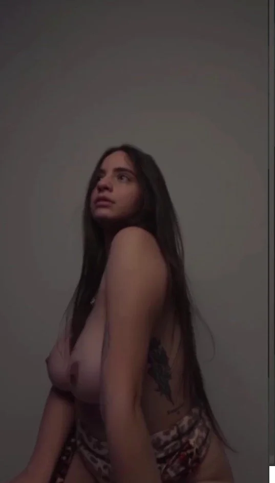 Pendeja Argentina blanquita con ricas tetas de ig muestra sus tetas por money💵 image 4