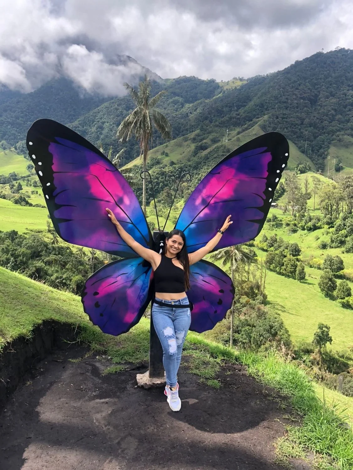 Colmbiana deliciosa Jennifer Valencia image 2