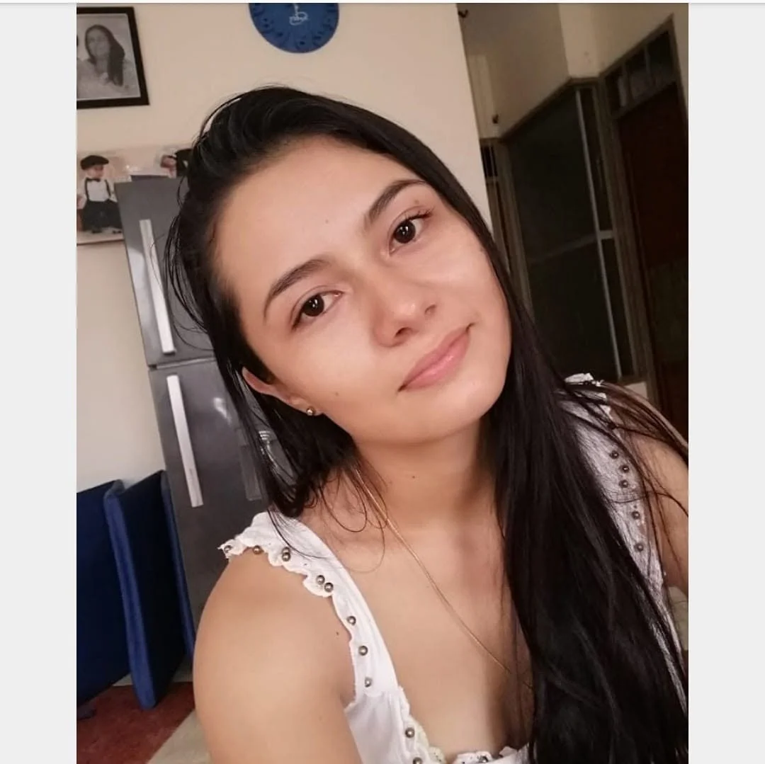 Colmbiana deliciosa Jennifer Valencia image 3