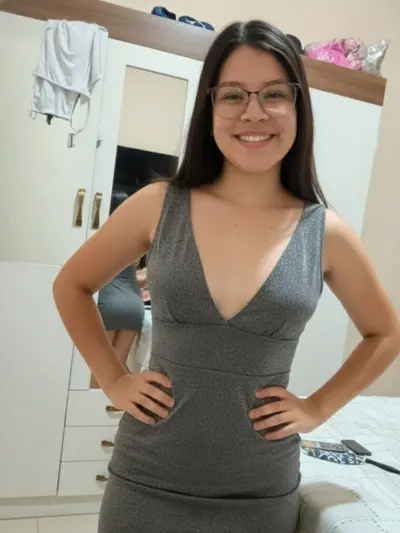 Kiara Linda flaca tierna culona mamando verga y grabándose rico cover image