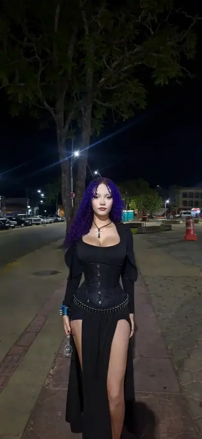 Gótica novinha peituda muito gostosa cover image
