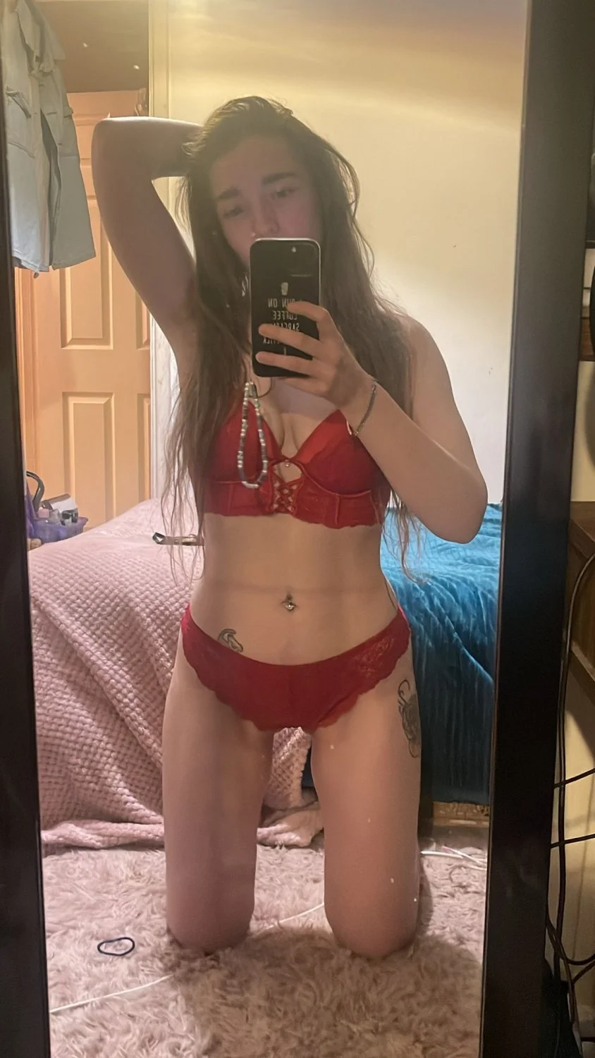 Webslut Ella Uk image 3