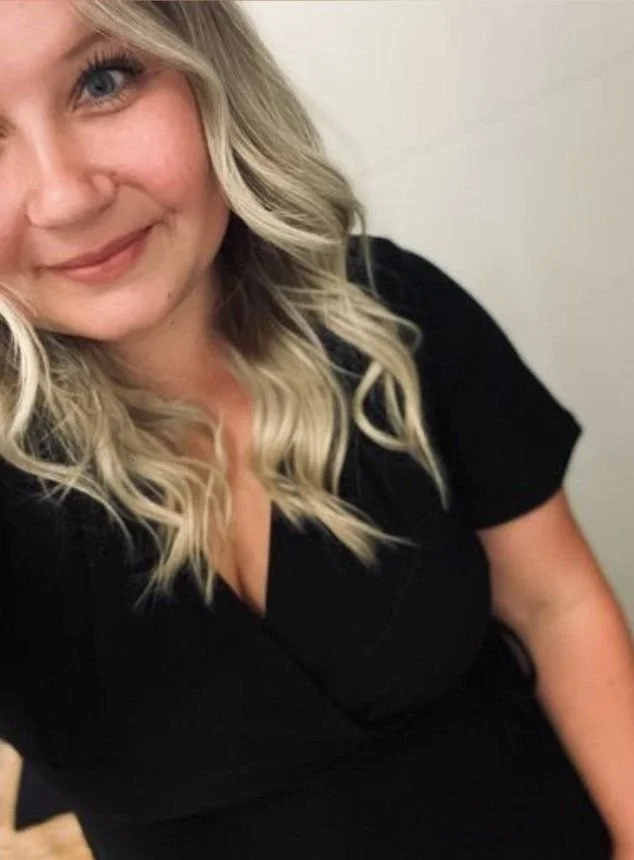 28 years old Pawg nurse Jane from Germany, shared by her cuck. image 4