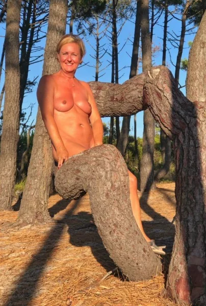 French moms exposed image 11