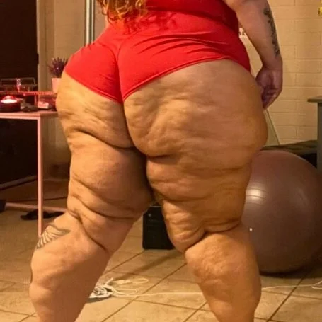 Latina SSBBW Goddess image 18