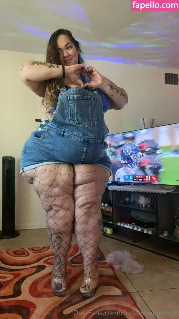 Latina SSBBW Goddess image 23
