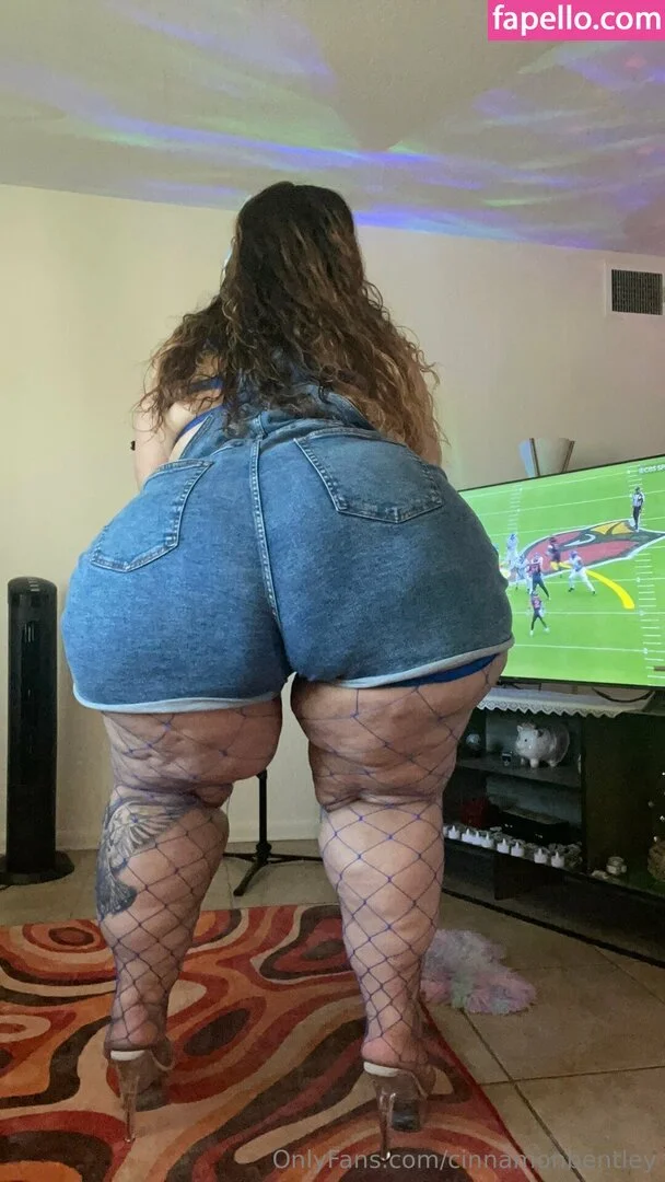 Latina SSBBW Goddess image 27