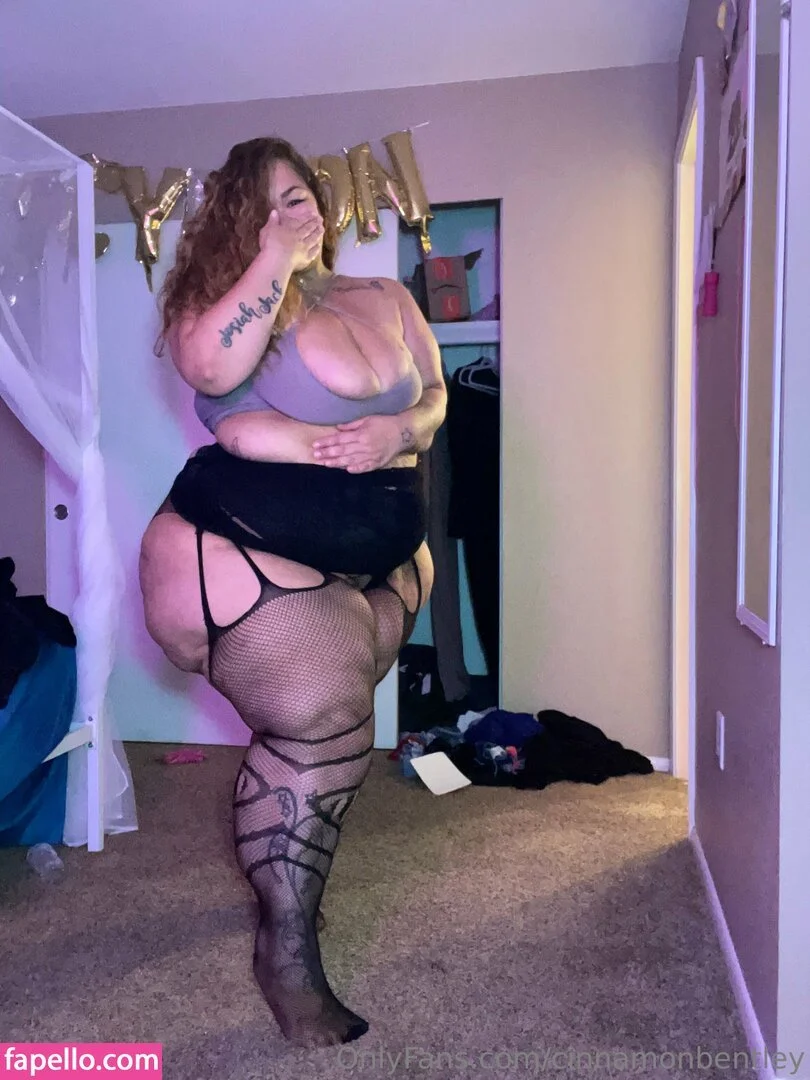 Latina SSBBW Goddess image 3