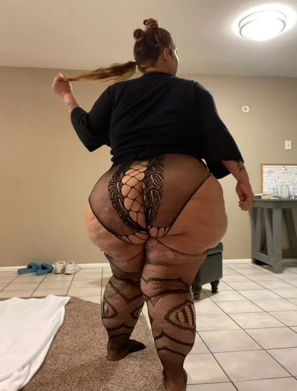 Latina SSBBW Goddess image 4