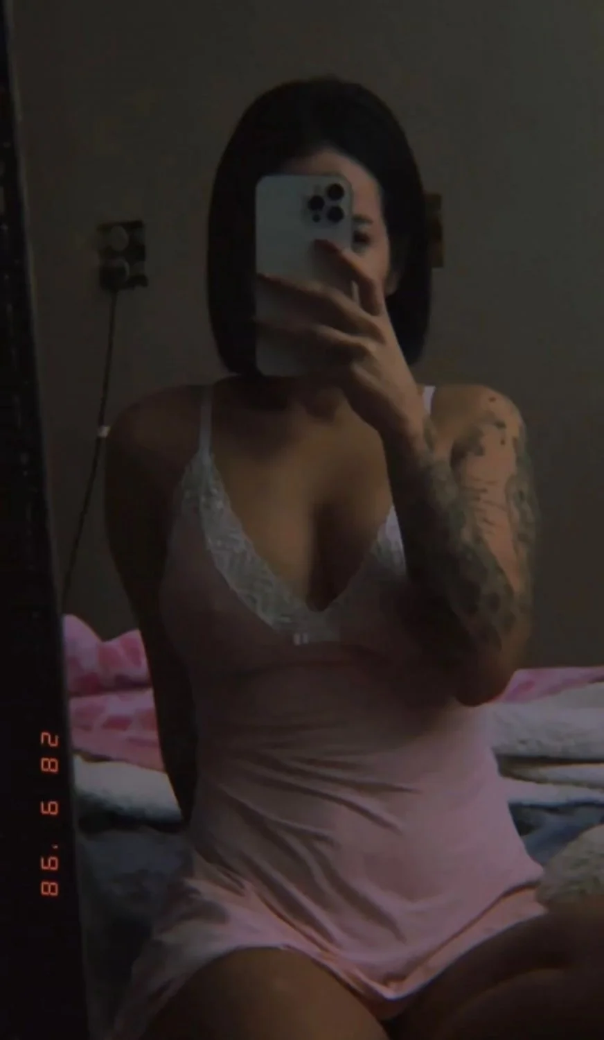 Novinha com pijaminha sexy provocando image 2