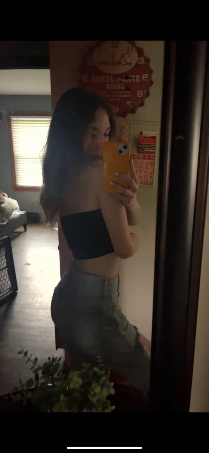risking my 18yo gf like a slut for any BBC to use, would u fuck her? image 11