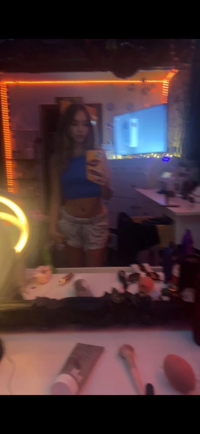 risking my 18yo gf like a slut for any BBC to use, would u fuck her? image 13