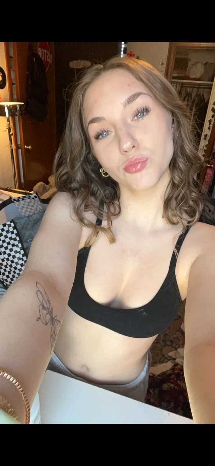 risking my 18yo gf like a slut for any BBC to use, would u fuck her? image 3