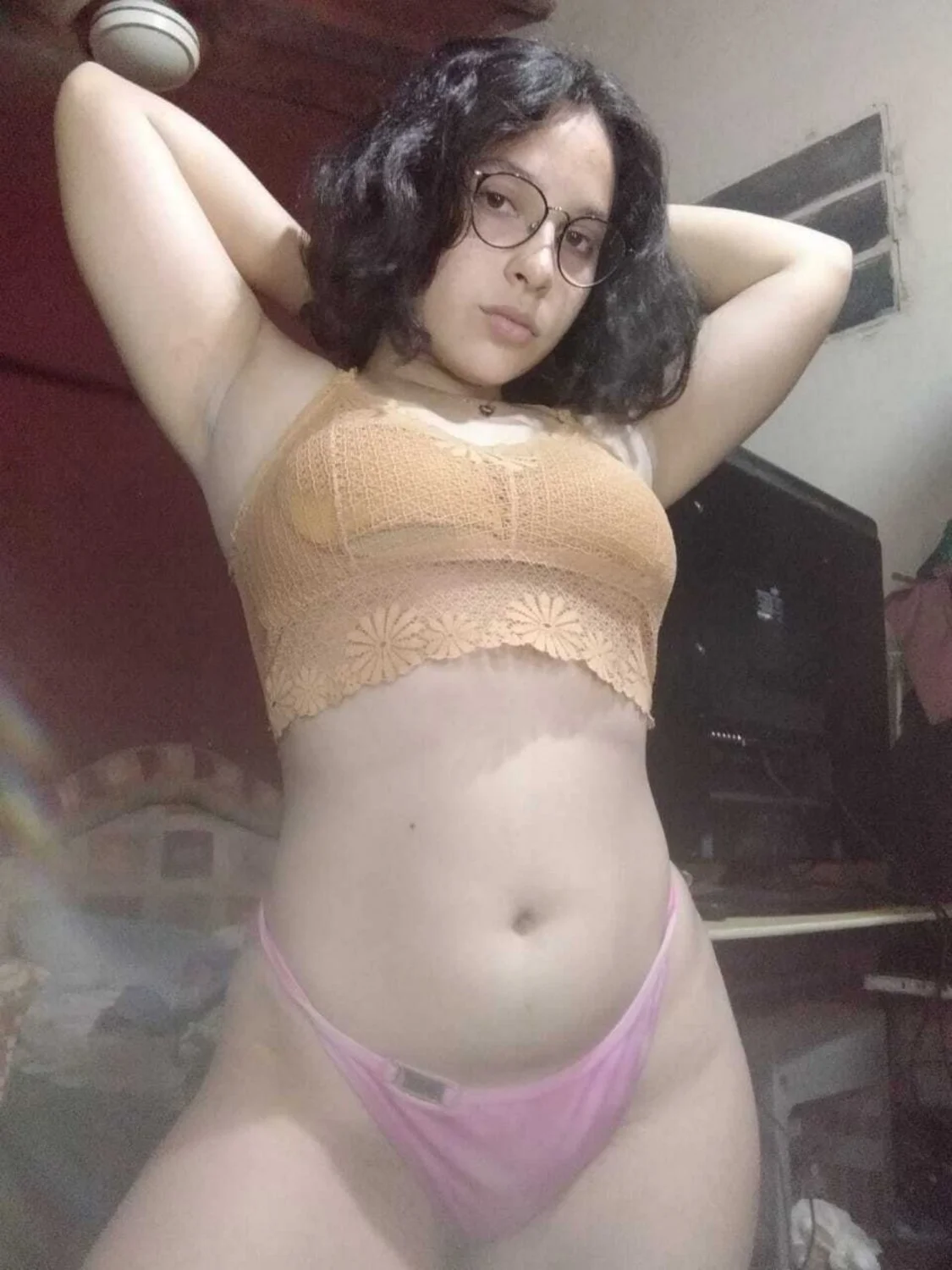 Morra nerd Colocha blanquita rica culona y tetona coño peludita image 6
