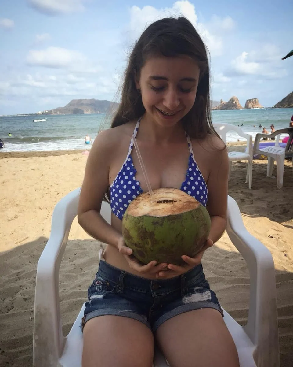 Flaca mexicana con lindos senos image 3
