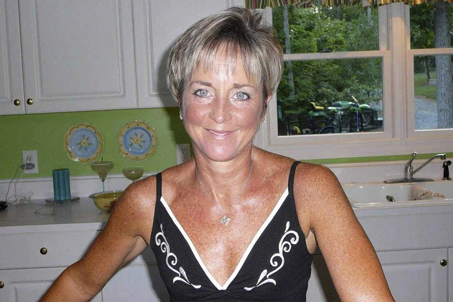 Sexy Fit Hotwife Joan image 12