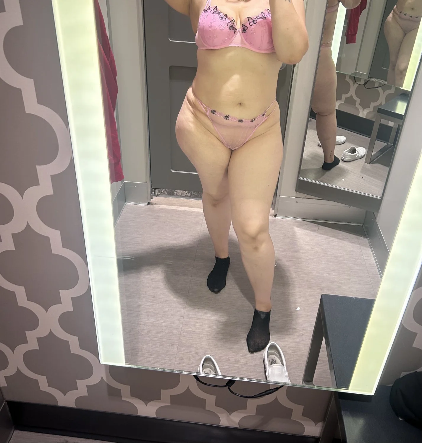 Buds Wife image 1